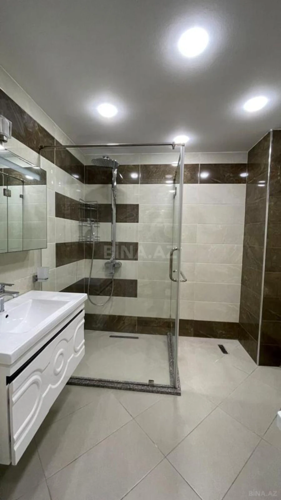 Kirayə verilir 3 otaqlı mənzil 180 m²