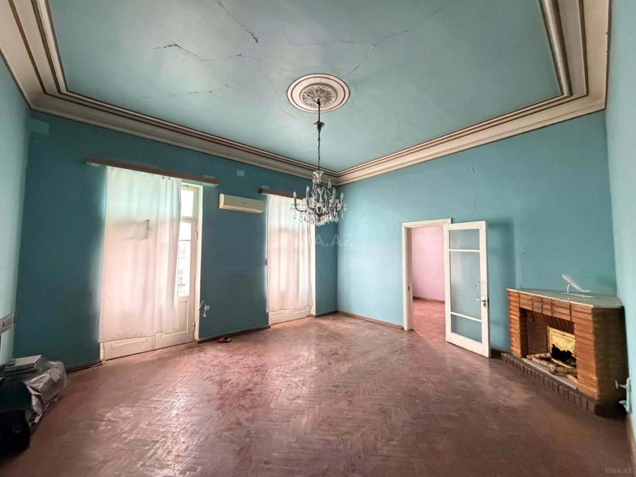 Satılır 4 otaqlı mənzil 160 m²