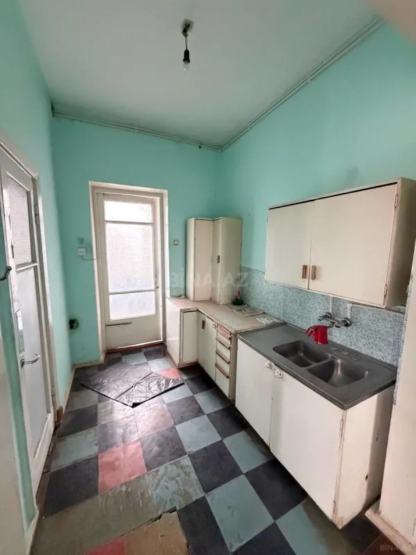 Satılır 4 otaqlı mənzil 160 m²