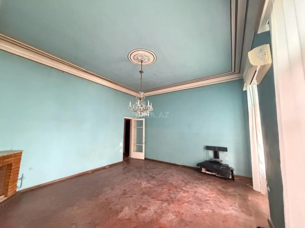 Satılır 4 otaqlı mənzil 160 m²