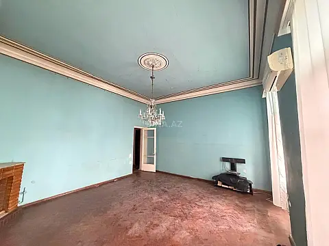 Satılır 4 otaqlı mənzil 160 m²