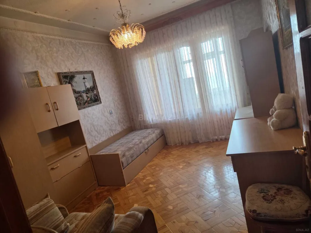 Satılır 4 otaqlı mənzil 110 m²