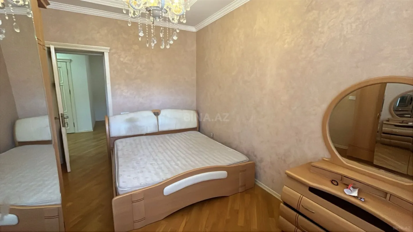 Kirayə verilir 4 otaqlı mənzil 165 m²