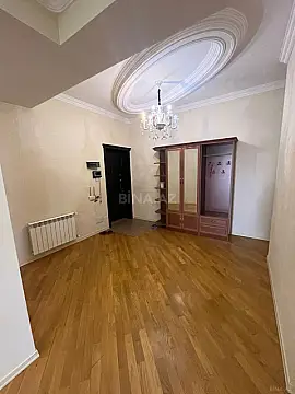 Kirayə verilir 4 otaqlı mənzil 165 m²