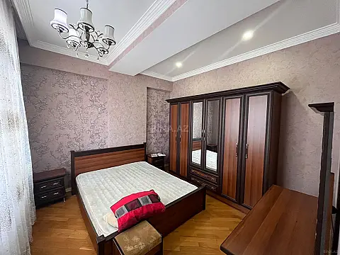Kirayə verilir 4 otaqlı mənzil 165 m²
