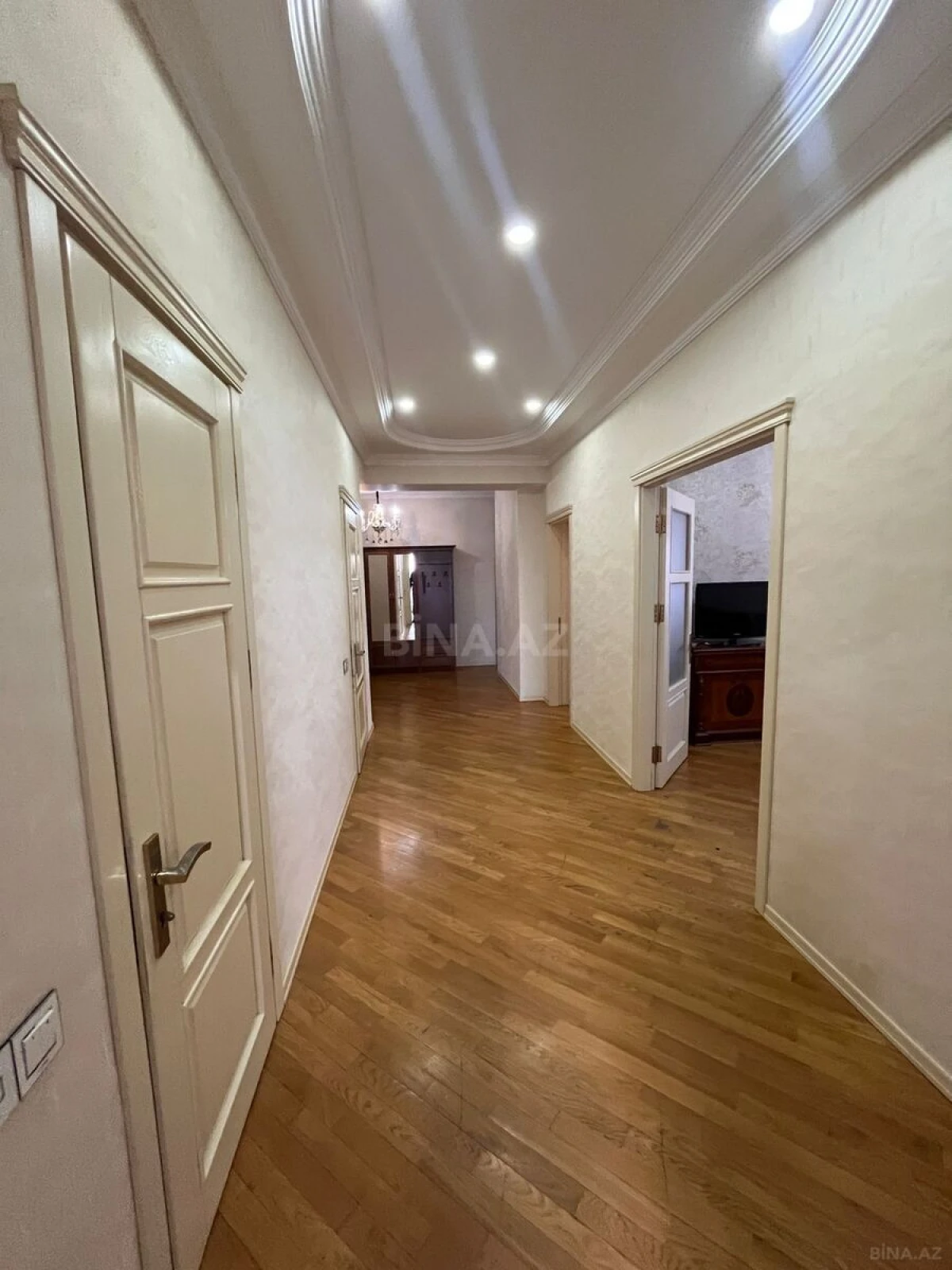 Kirayə verilir 4 otaqlı mənzil 165 m²