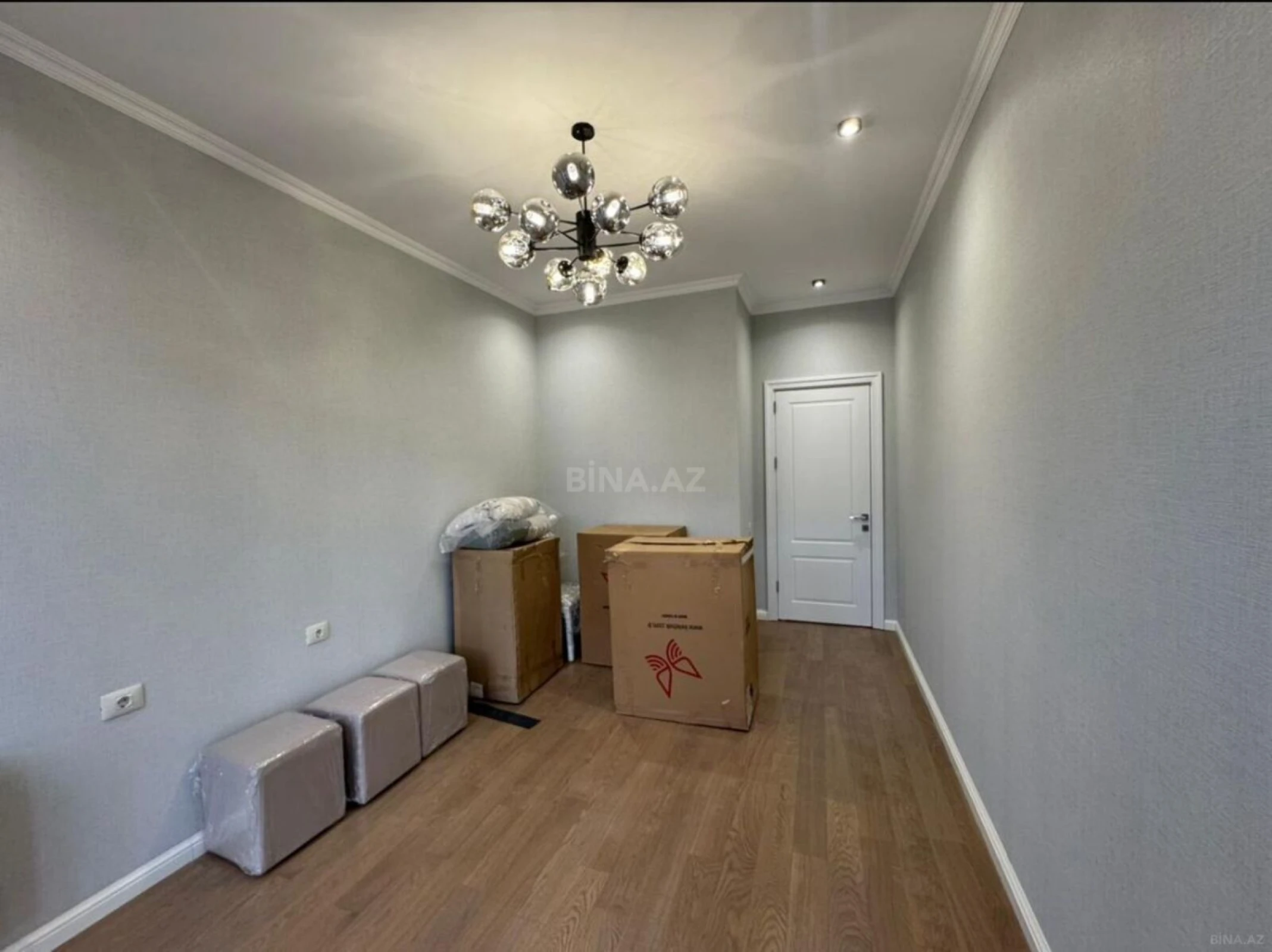 Satılır 4 otaqlı mənzil 120 m²