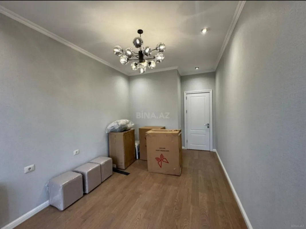 Satılır 4 otaqlı mənzil 120 m²