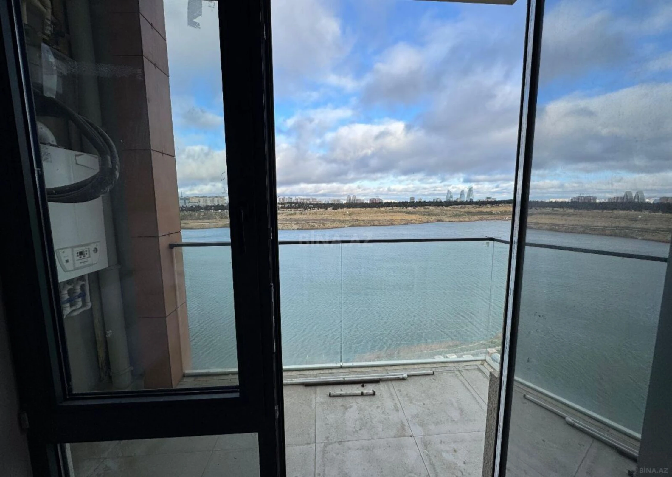 Satılır 4 otaqlı mənzil 120 m²