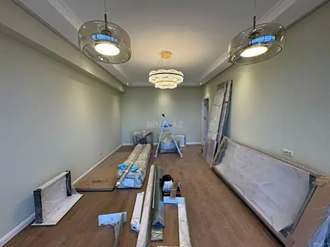 Satılır 4 otaqlı mənzil 120 m²