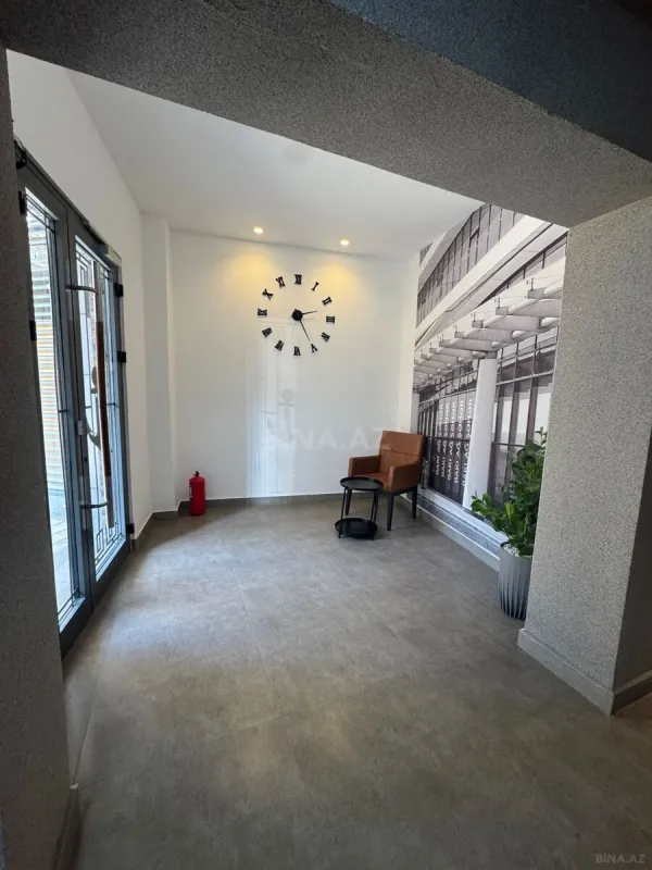 Satılır 5 otaqlı mənzil 245 m²