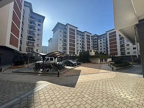 Satılır 5 otaqlı mənzil 245 m²