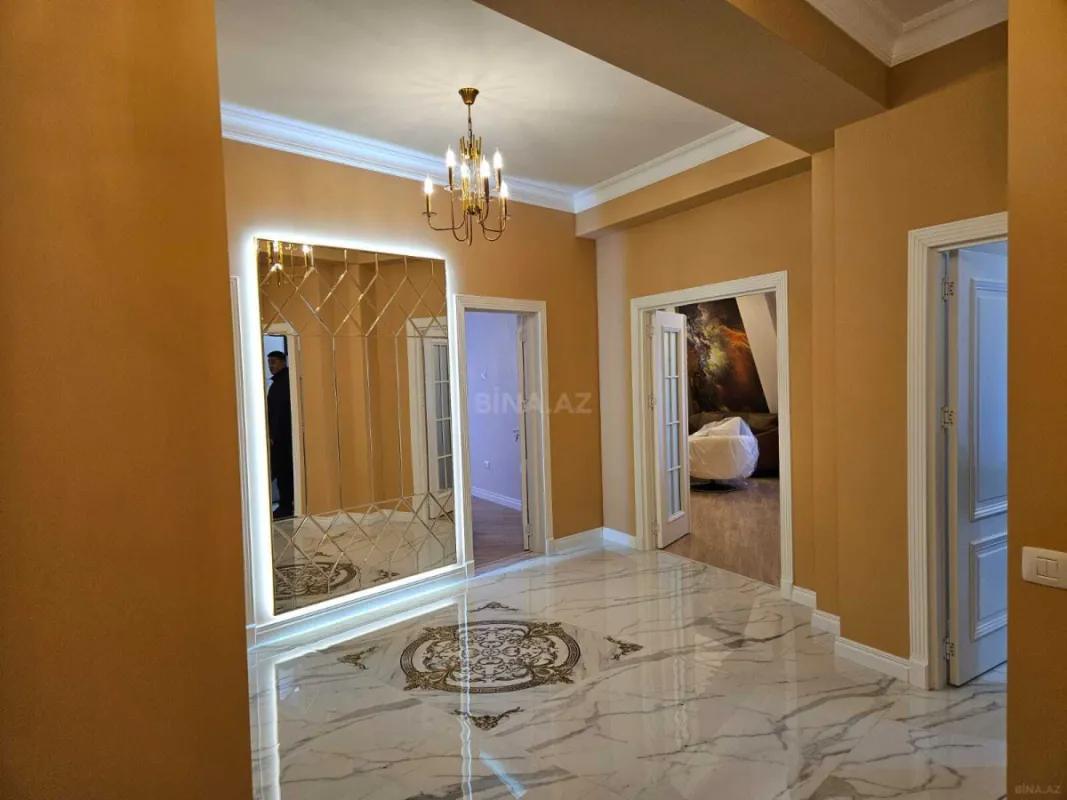 Kirayə verilir 3 otaqlı mənzil 130 m²