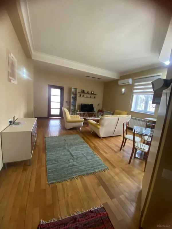 Kirayə verilir 2 otaqlı mənzil 70 m²