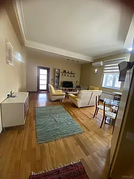 Kirayə verilir 2 otaqlı mənzil 70 m²