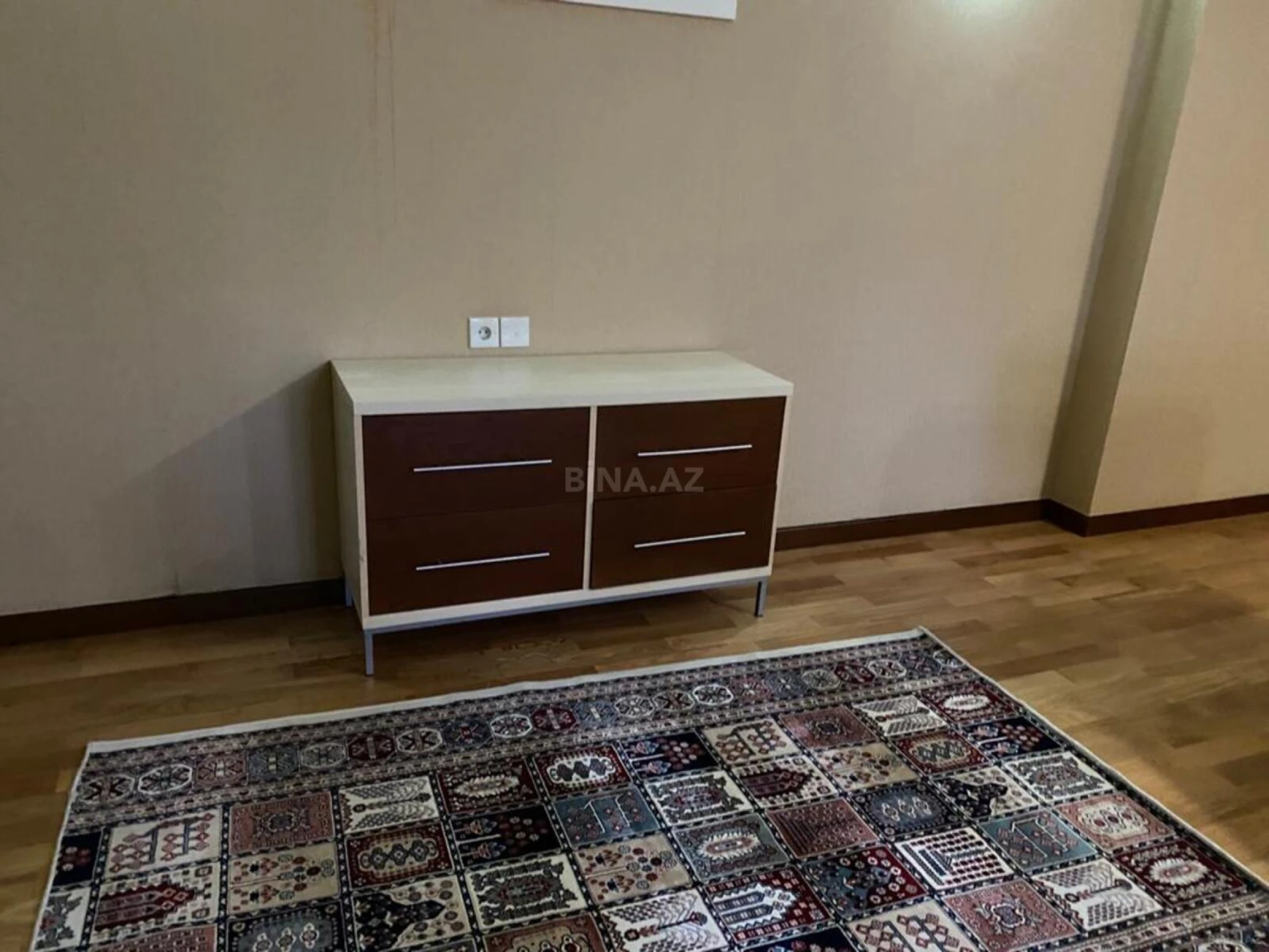 Kirayə verilir 2 otaqlı mənzil 70 m²