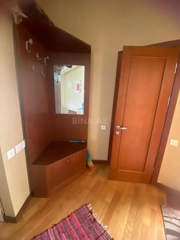 Kirayə verilir 2 otaqlı mənzil 70 m²