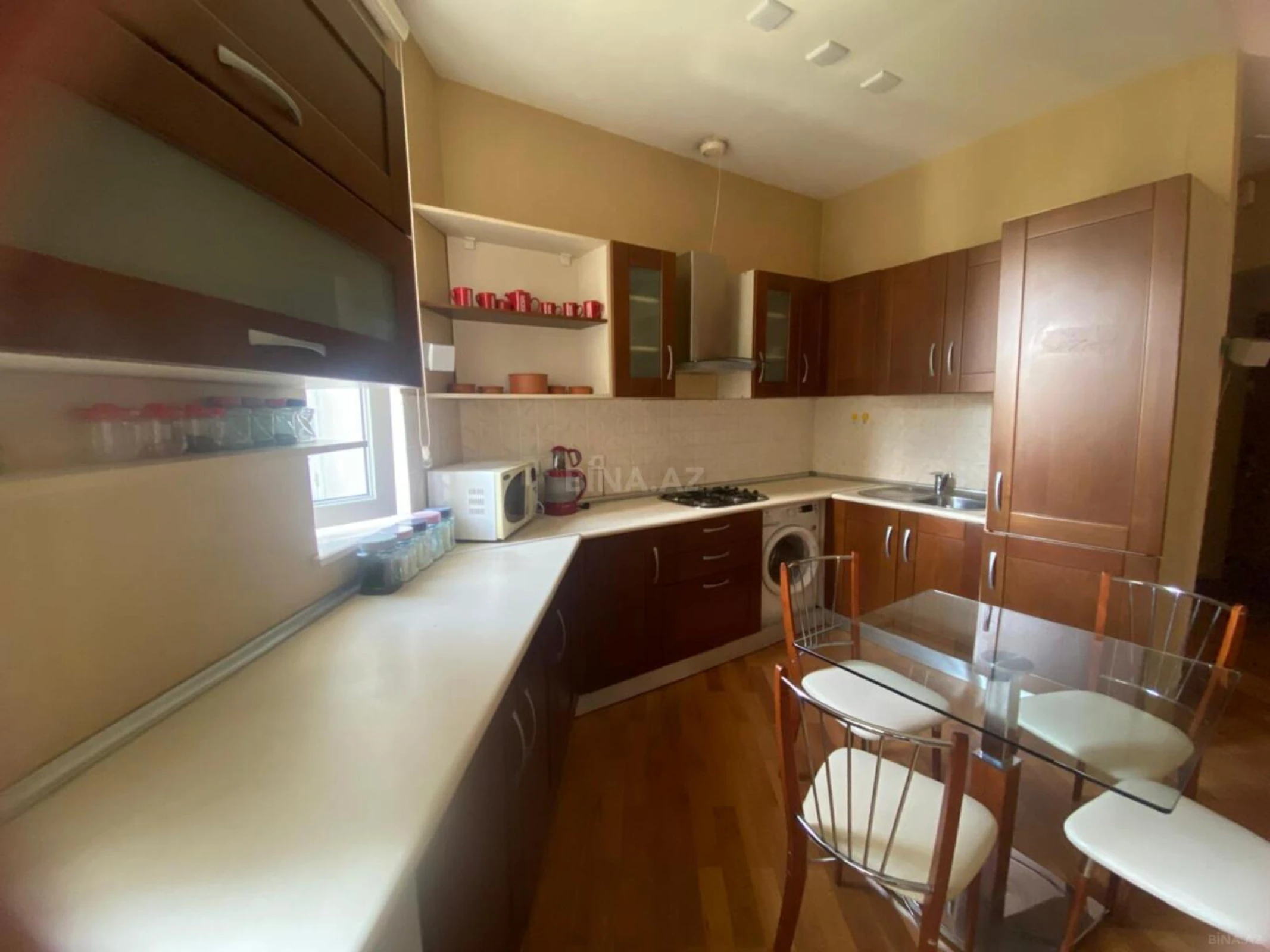 Kirayə verilir 2 otaqlı mənzil 70 m²