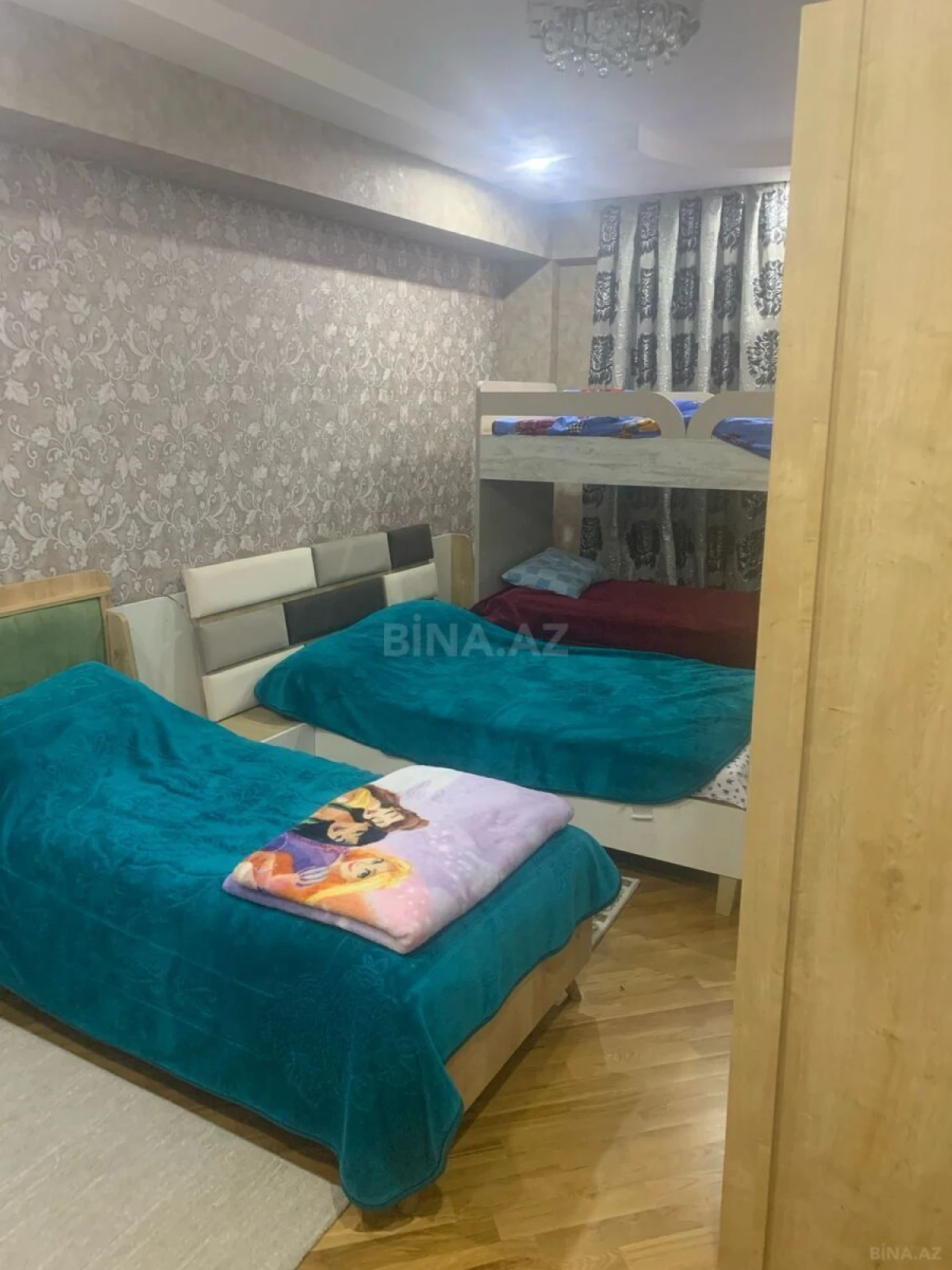 Satılır 3 otaqlı mənzil 140 m²