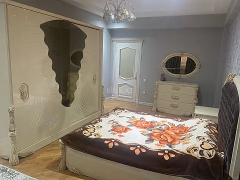 Satılır 3 otaqlı mənzil 140 m²