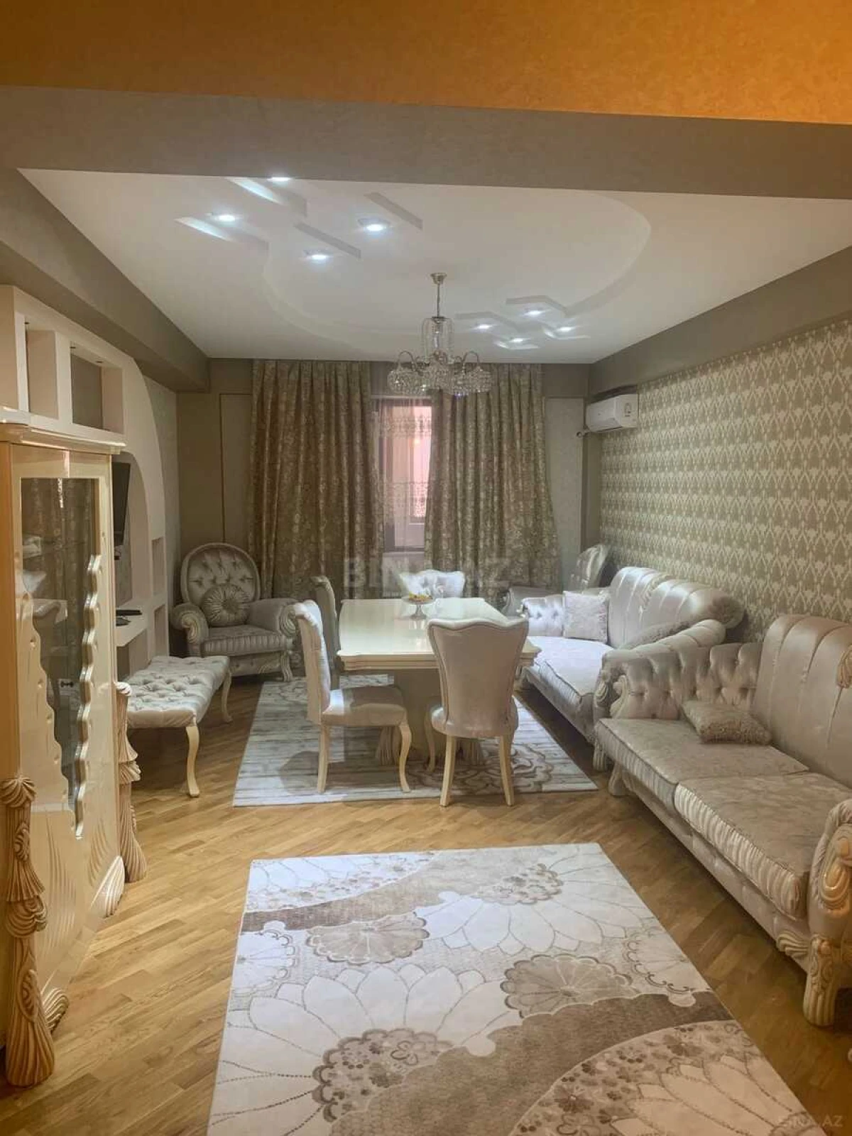 Satılır 3 otaqlı mənzil 140 m²