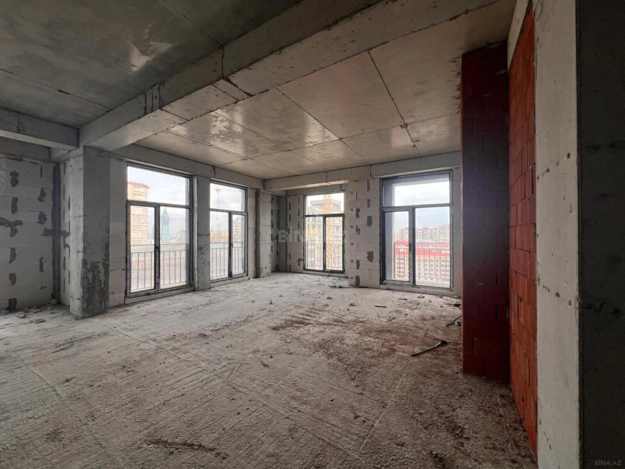 Satılır 3 otaqlı mənzil 128 m²