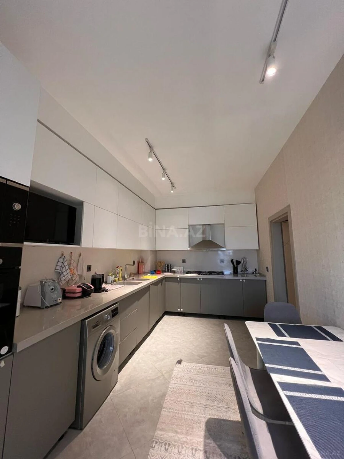Satılır 4 otaqlı mənzil 195 m²