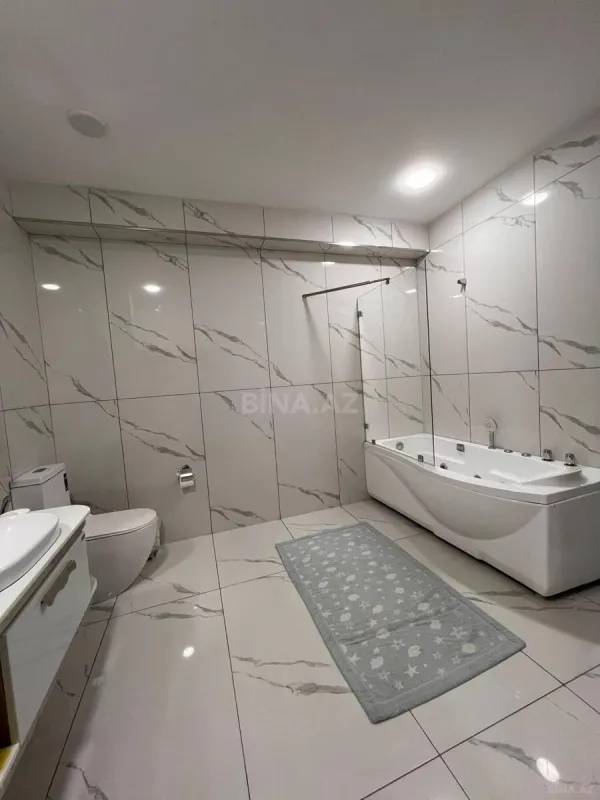 Satılır 4 otaqlı mənzil 195 m²