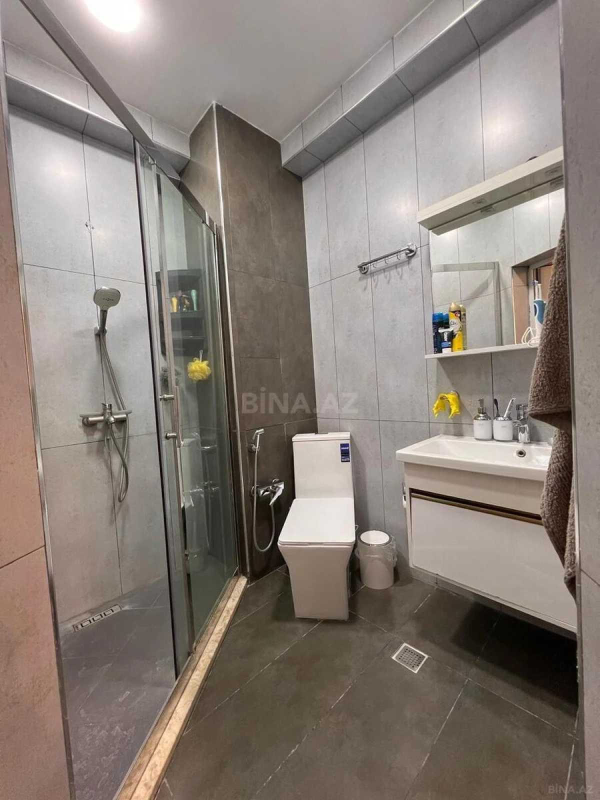 Satılır 4 otaqlı mənzil 195 m²