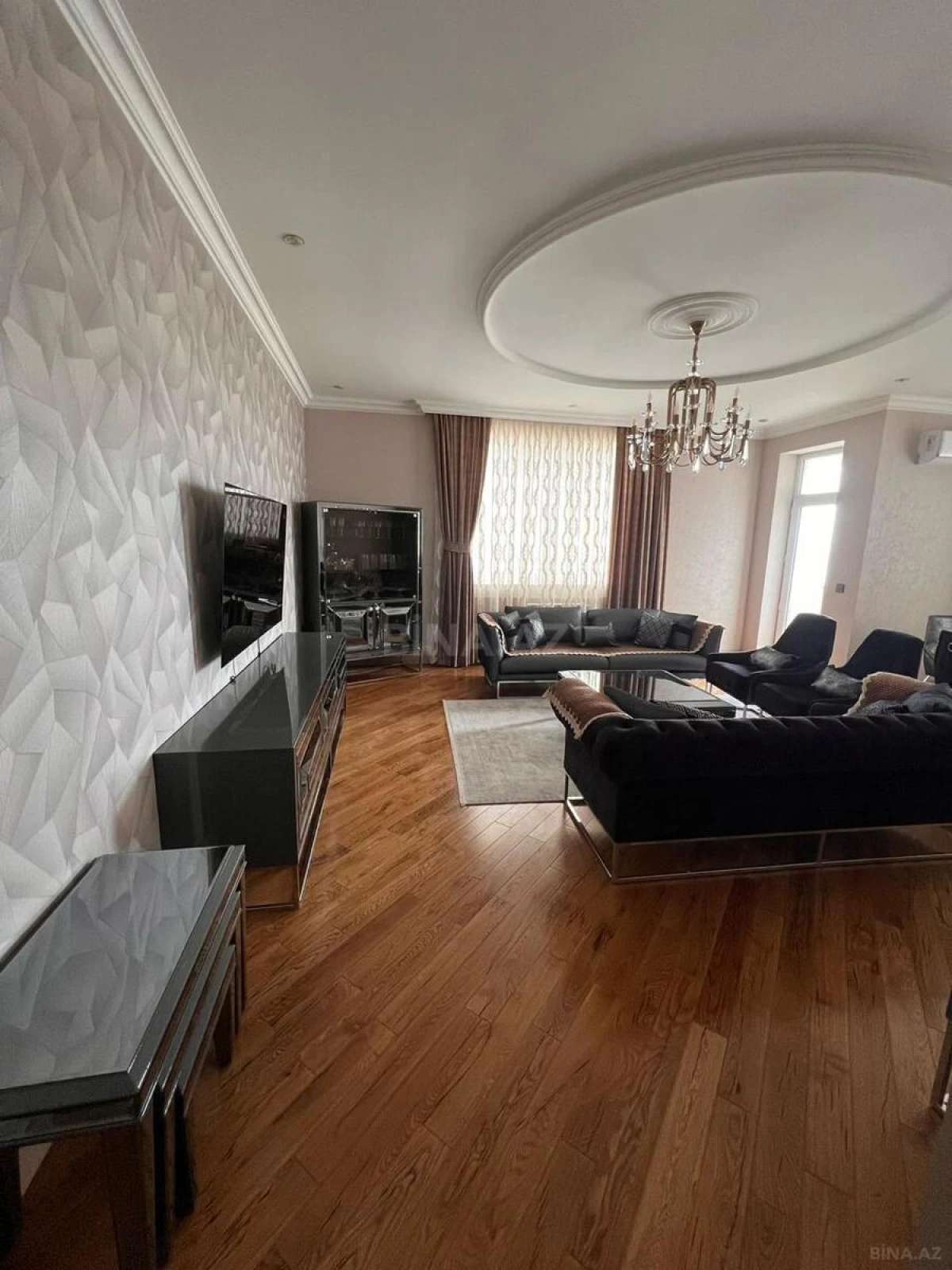 Satılır 4 otaqlı mənzil 195 m²