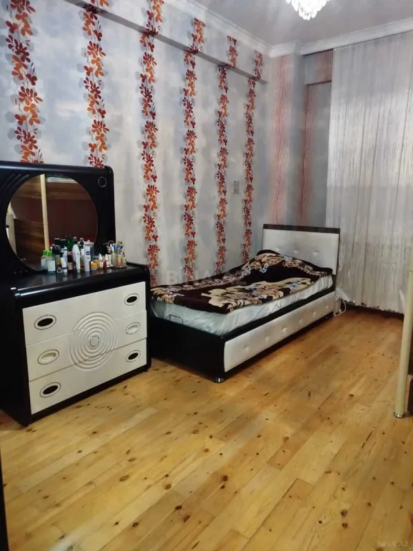 Satılır 3 otaqlı mənzil 118 m²