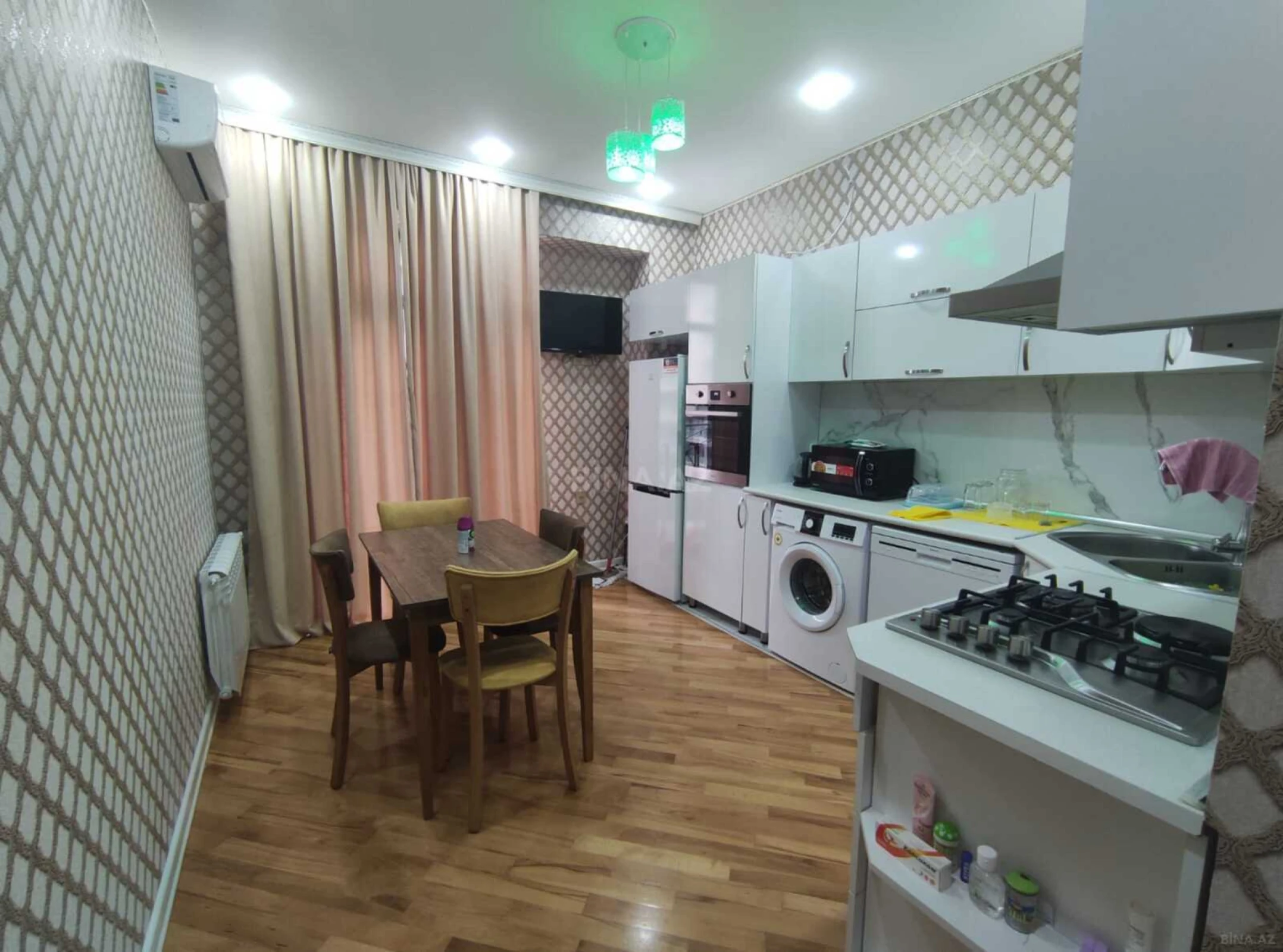Kirayə verilir 2 otaqlı mənzil 105 m²