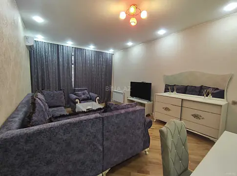 Kirayə verilir 2 otaqlı mənzil 105 m²