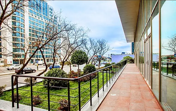 Kirayə verilir 2 otaqlı mənzil 105 m²