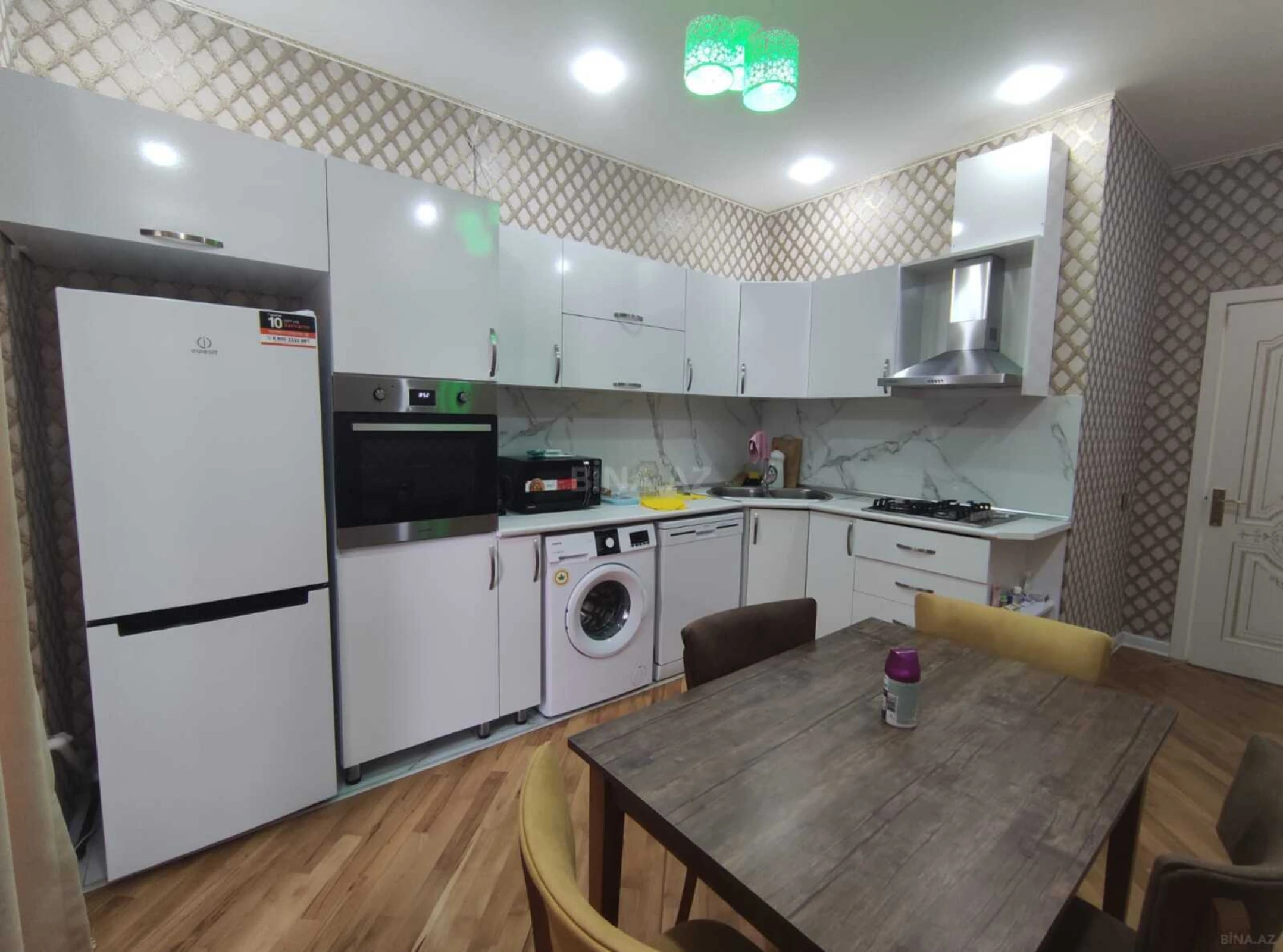 Kirayə verilir 2 otaqlı mənzil 105 m²