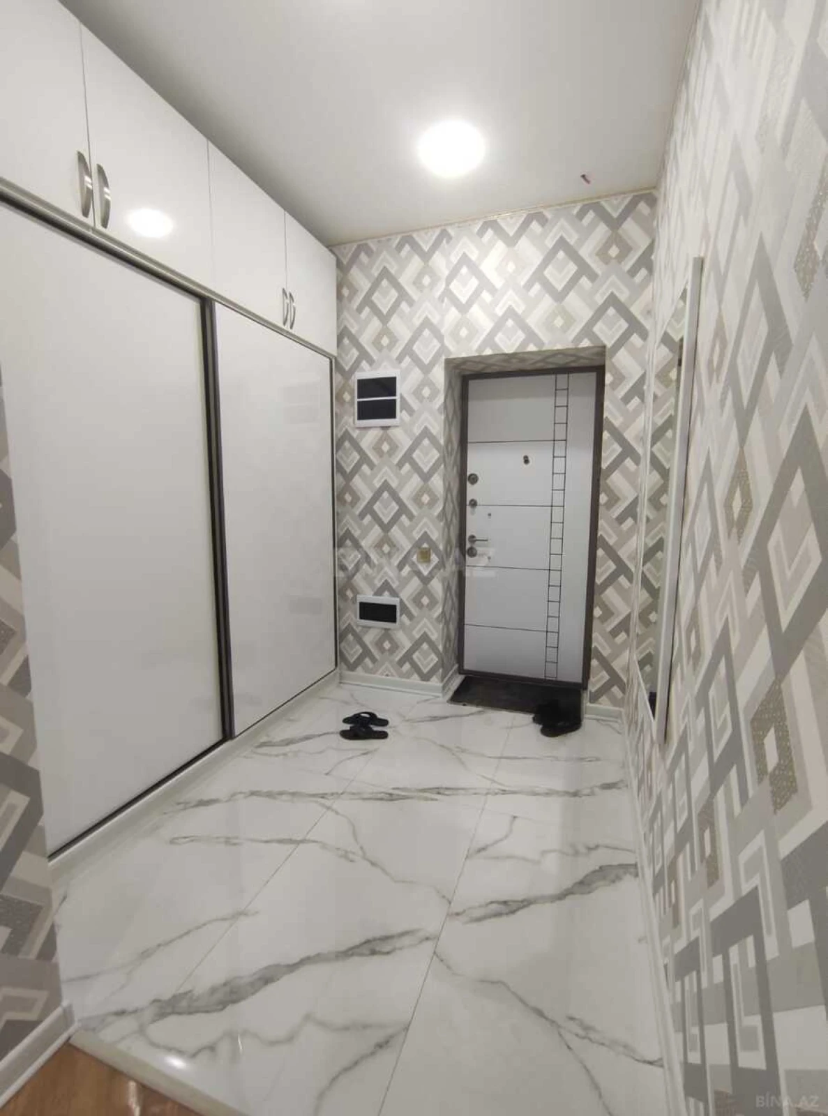 Kirayə verilir 2 otaqlı mənzil 105 m²