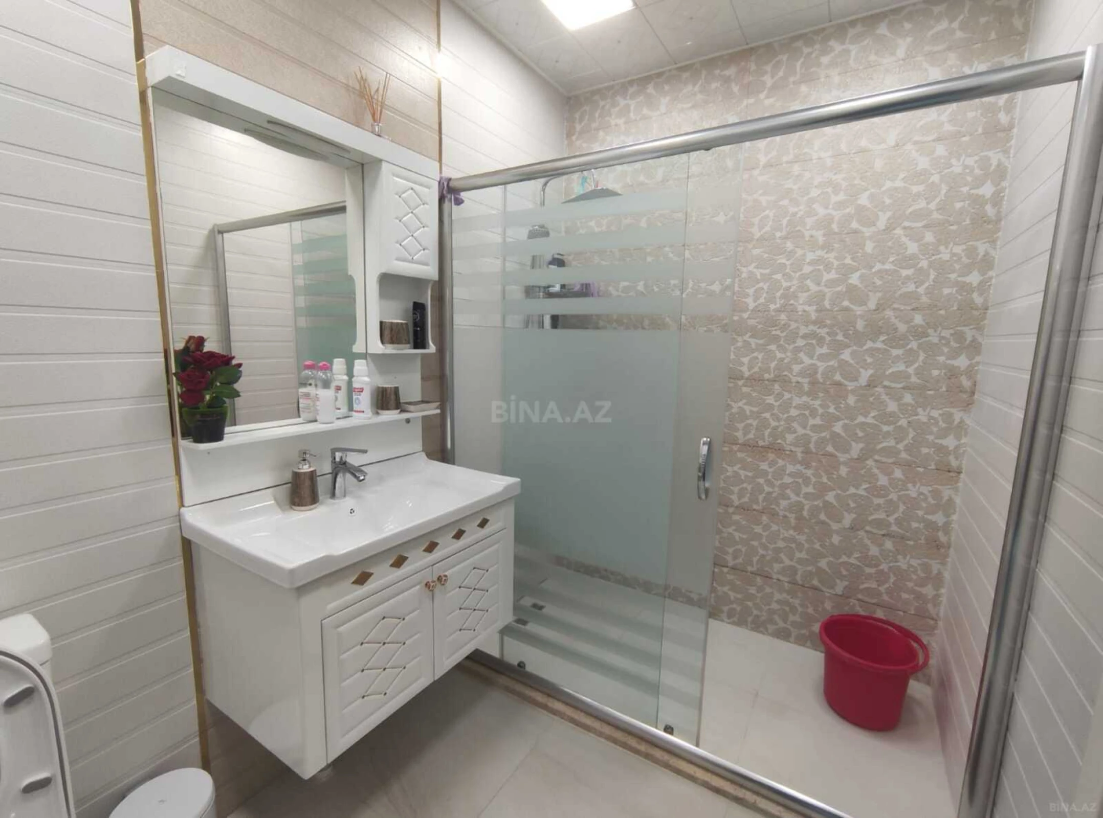 Kirayə verilir 2 otaqlı mənzil 105 m²