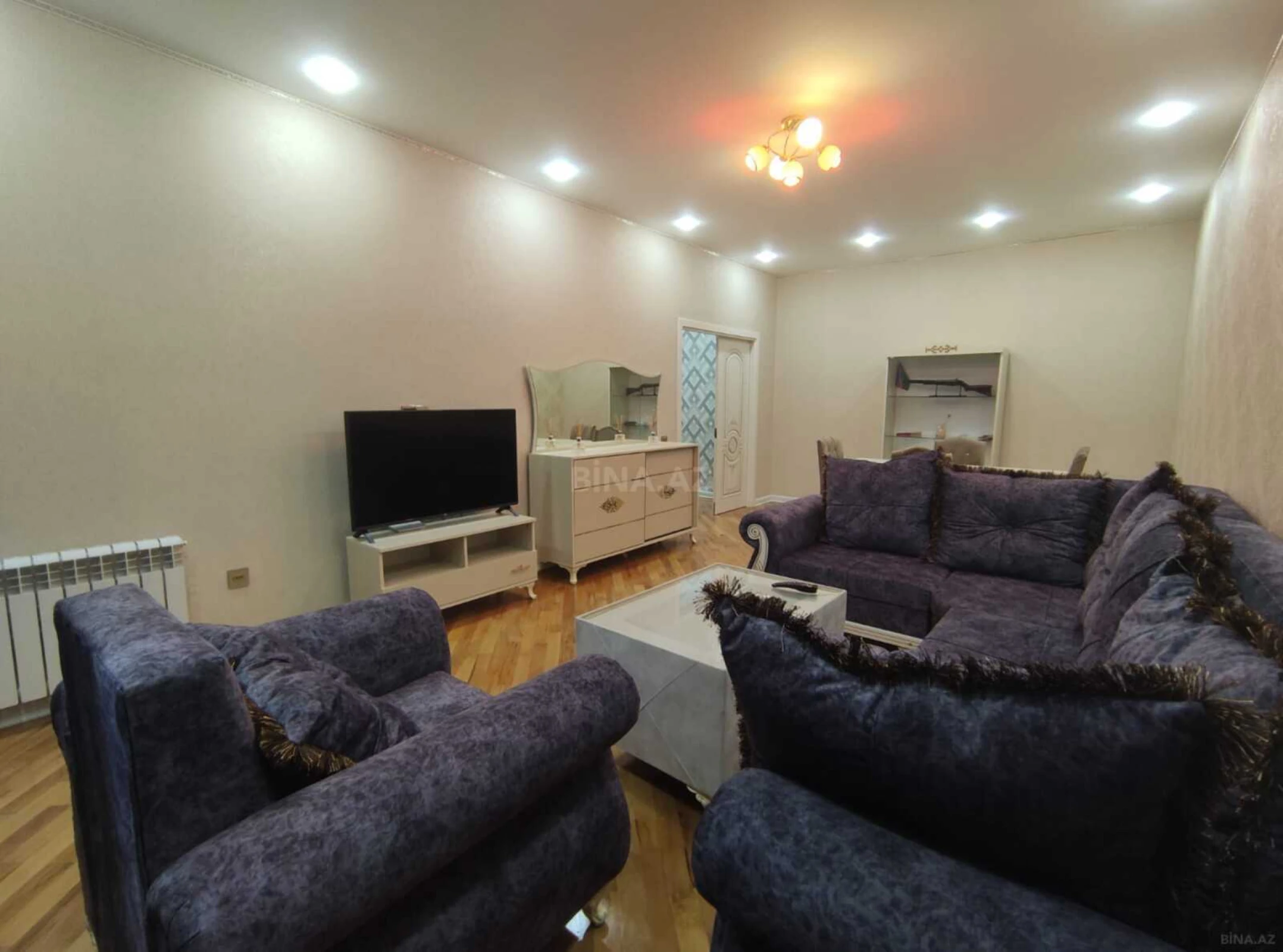 Kirayə verilir 2 otaqlı mənzil 105 m²