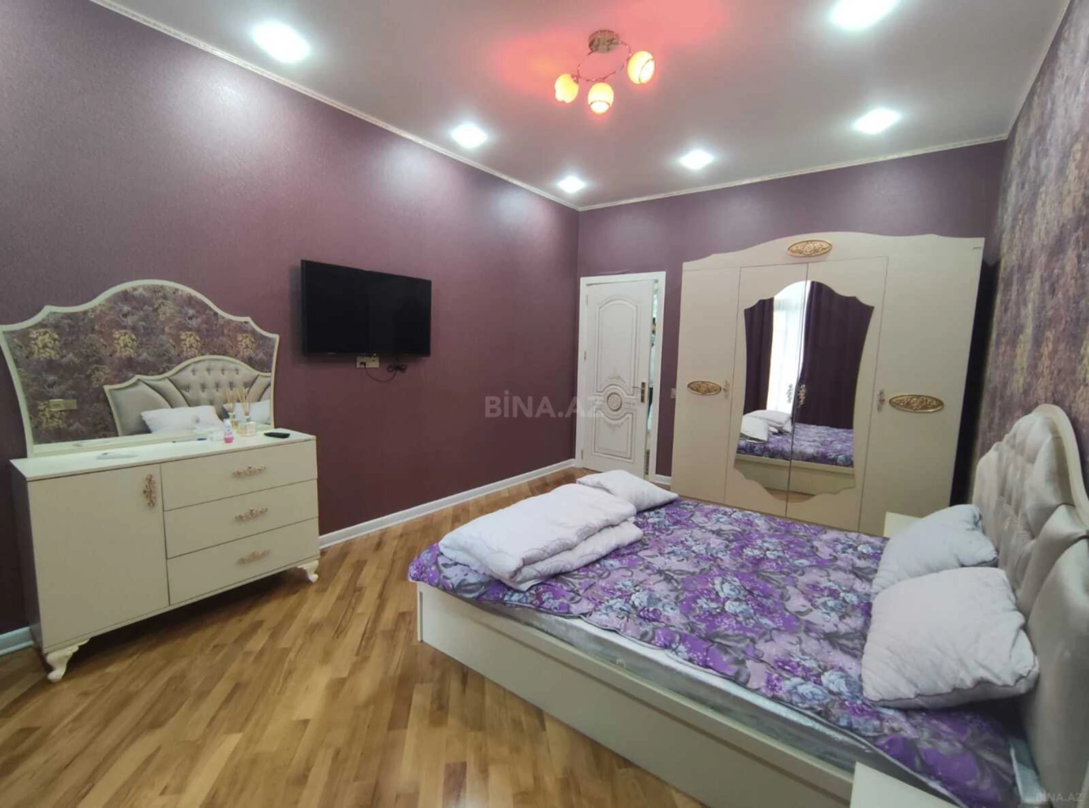 Kirayə verilir 2 otaqlı mənzil 105 m²
