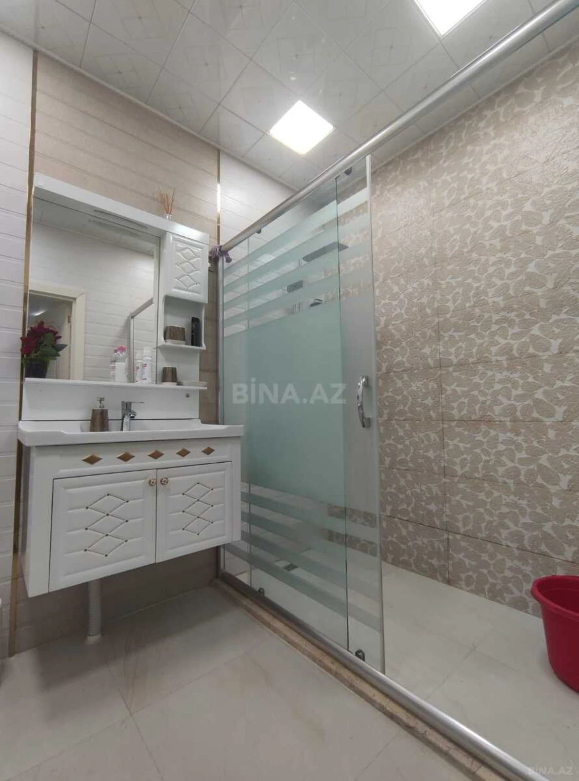Kirayə verilir 2 otaqlı mənzil 105 m²