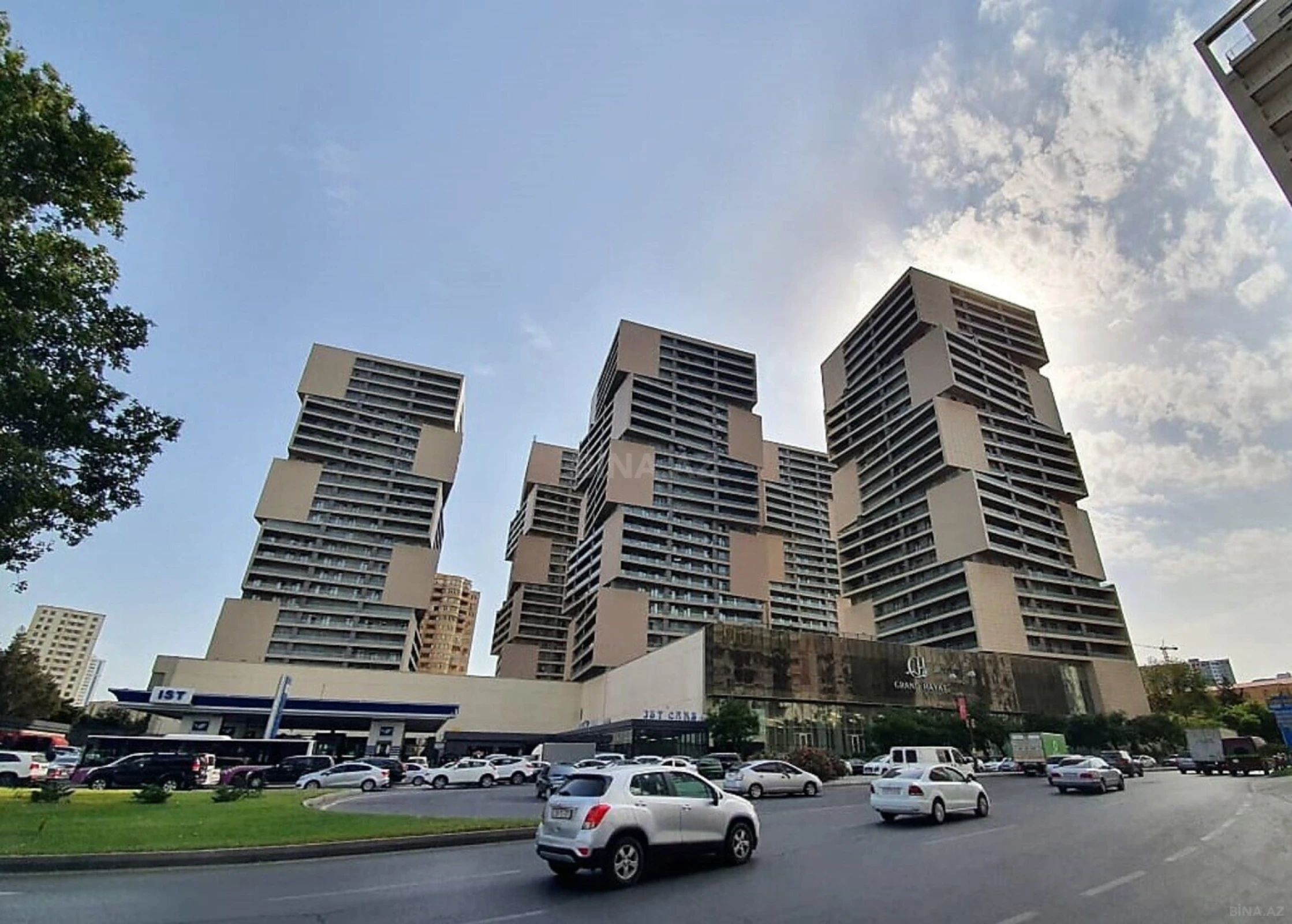 Kirayə verilir 2 otaqlı mənzil 105 m²