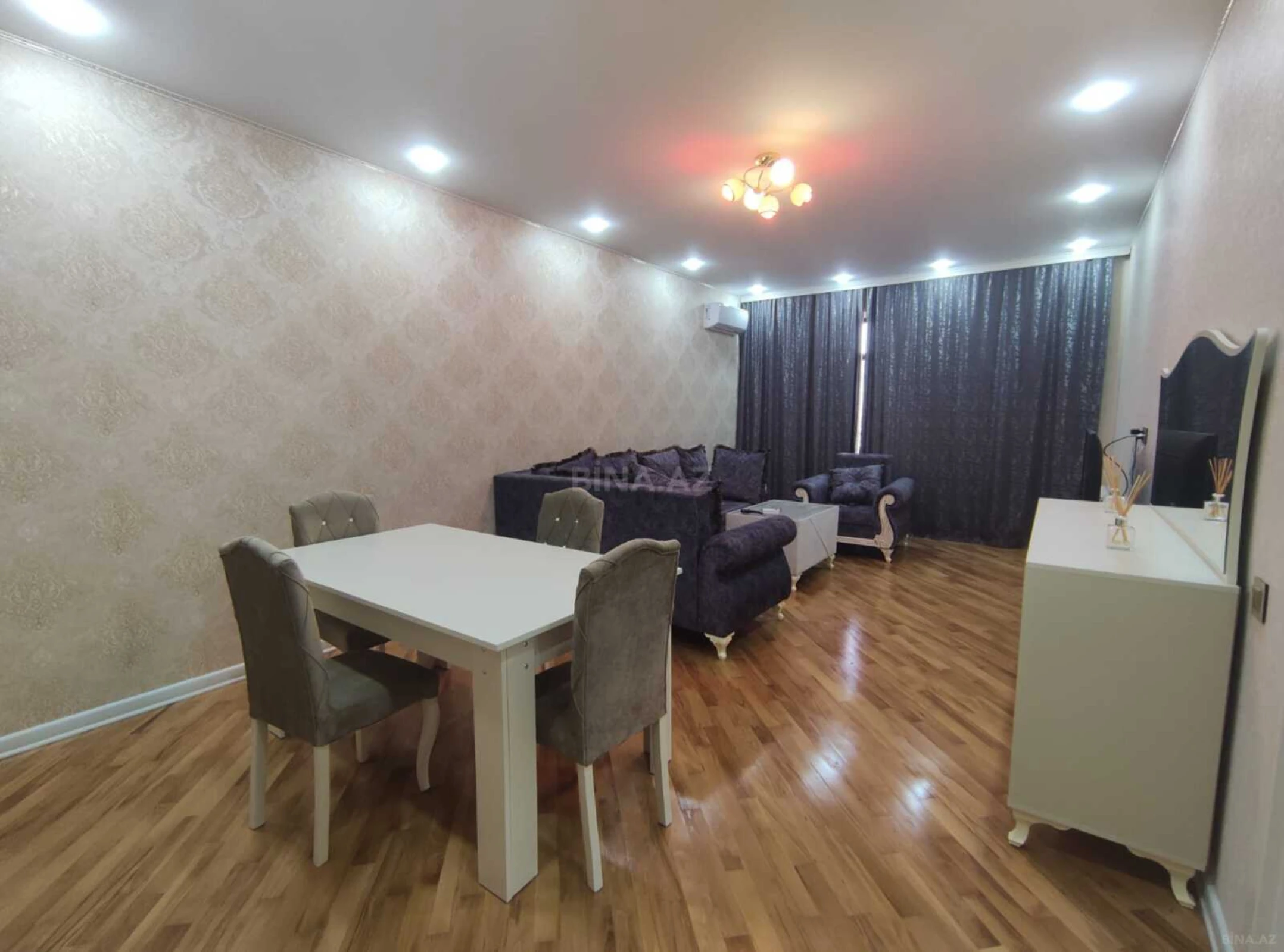Kirayə verilir 2 otaqlı mənzil 105 m²