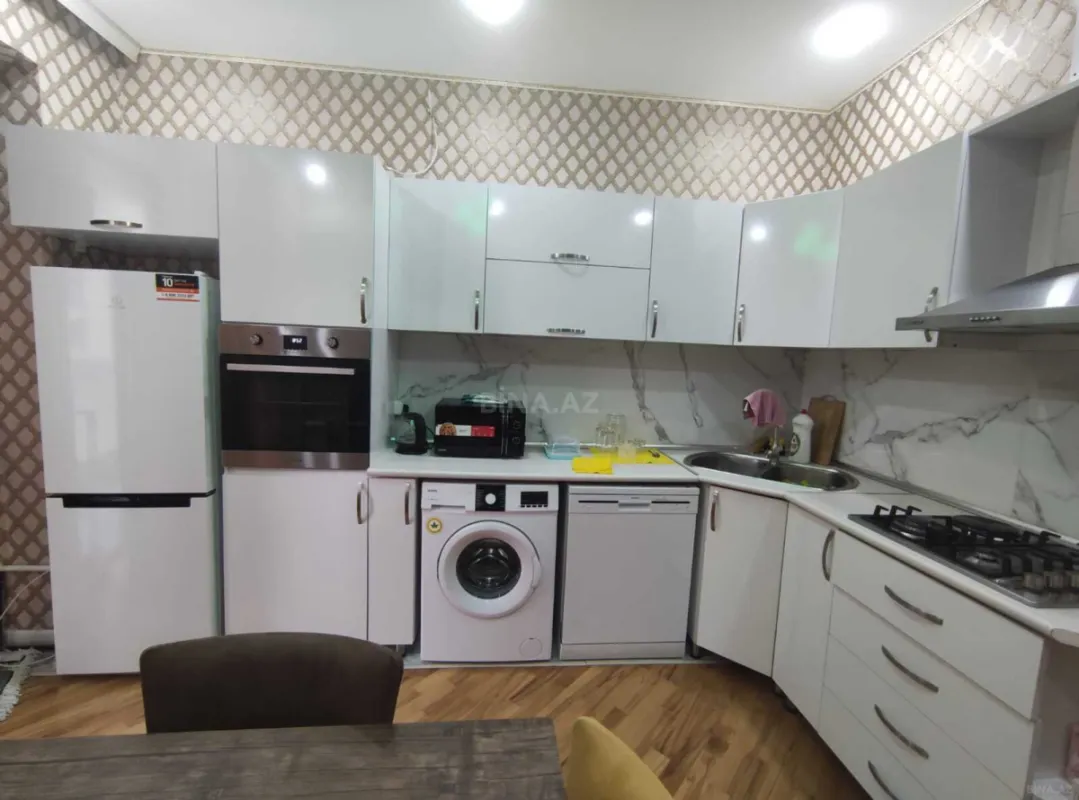Kirayə verilir 2 otaqlı mənzil 105 m²
