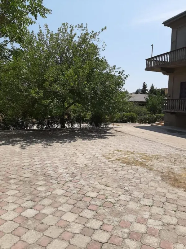 Satılır 9 otaqlı həyət evi 470 m²