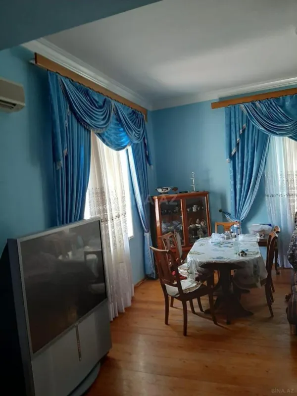 Satılır 9 otaqlı həyət evi 470 m²