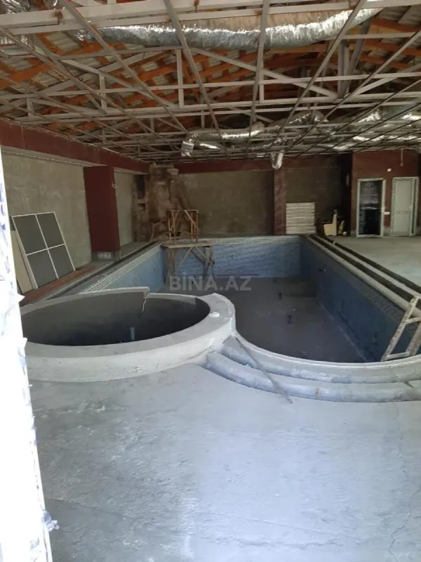 Satılır 9 otaqlı həyət evi 470 m²