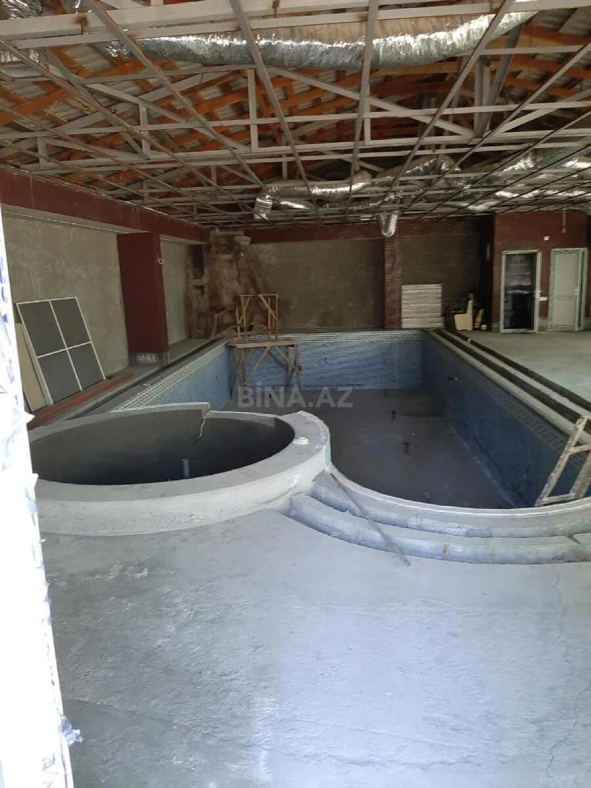 Satılır 9 otaqlı həyət evi 470 m²