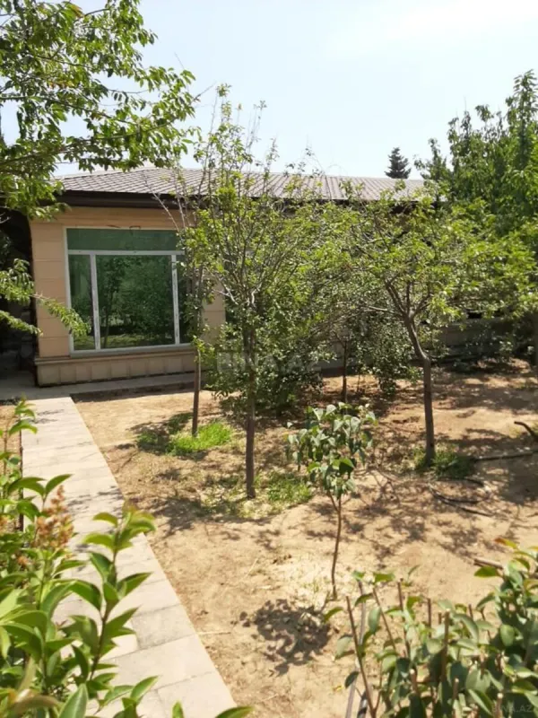 Satılır 9 otaqlı həyət evi 470 m²