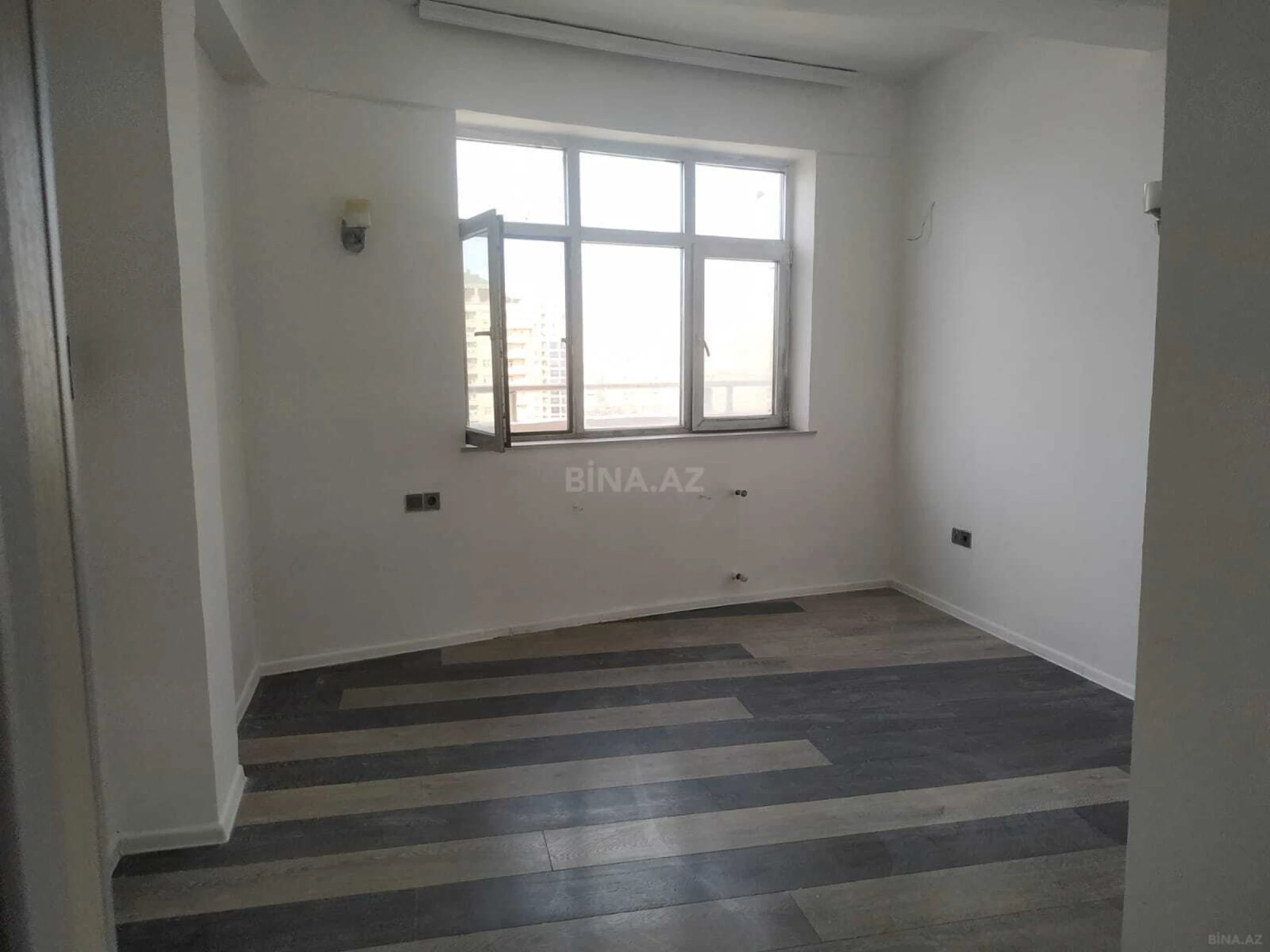 Satılır 2 otaqlı mənzil 125 m²