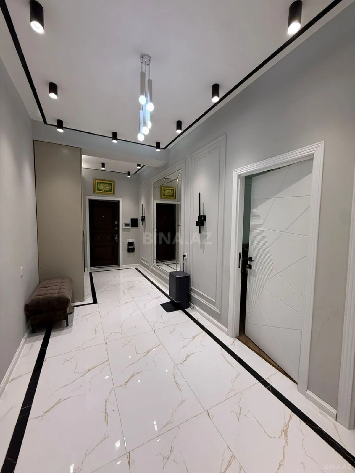 Satılır 3 otaqlı mənzil 118 m²